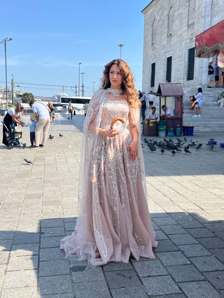 Yağmur Akşahin / Hale